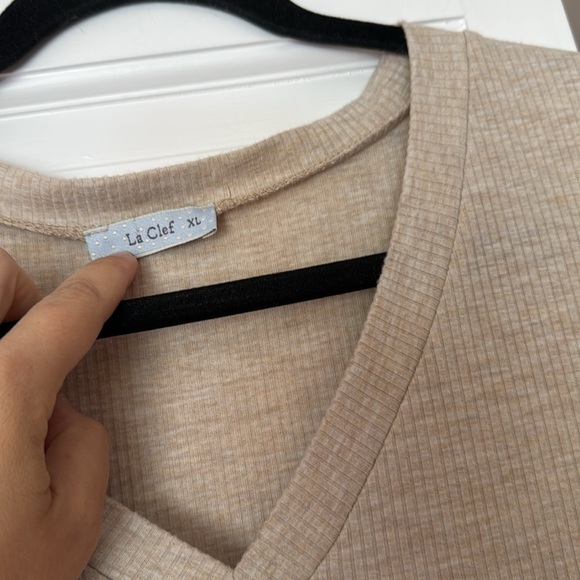 ✨ LaClef Beige V-Neck Short Sleeve Maternity Dress – XL – Soft Ribbed Knit ✨ - Picture 2 of 2